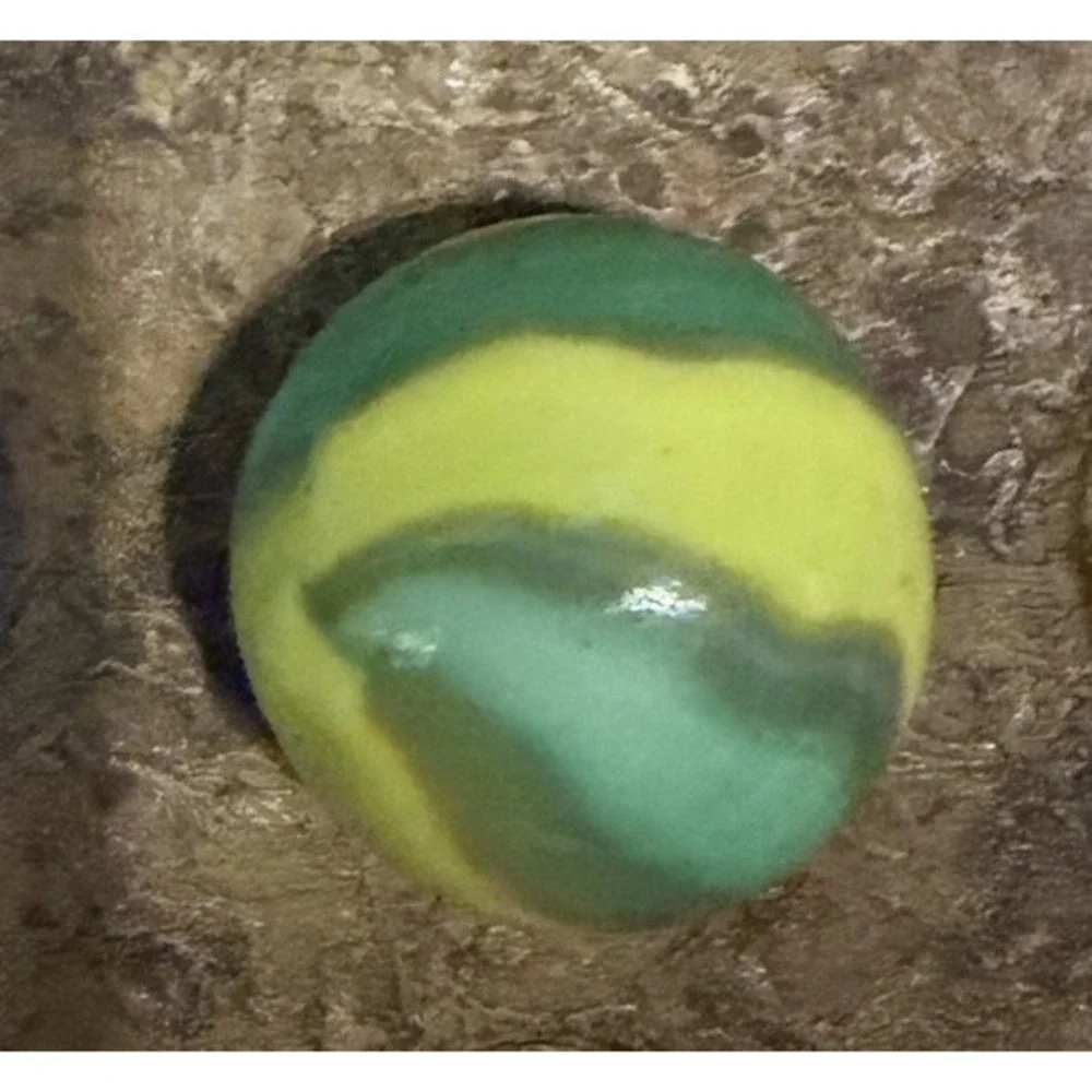 Vintage Akro Agate Aqua Yellow Corkscrew Marble UV Reactive 0.63